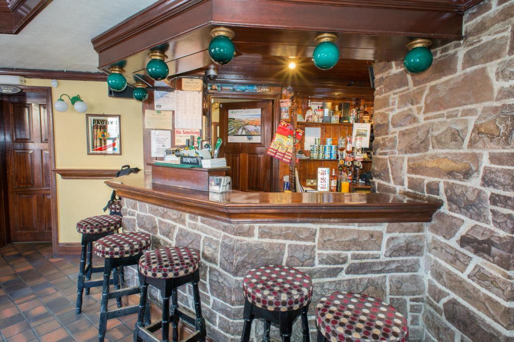 Larkin'S Pub, Restaurant, And B&B Milltown  ภายนอก รูปภาพ