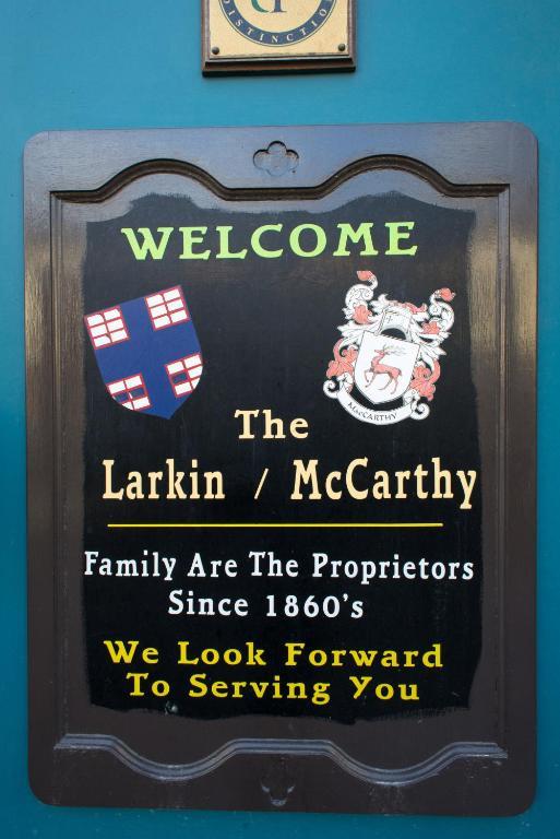 Larkin'S Pub, Restaurant, And B&B Milltown  ภายนอก รูปภาพ